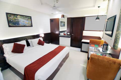 Taj Inn Hotel — hotel room