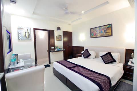 Taj Inn Hotel — hotel room