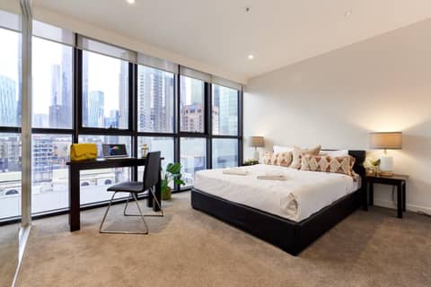 Arrow on Swanston — hotel room