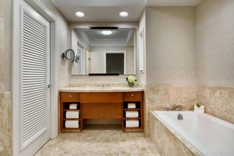The Ritz-Carlton, Boston — bathroom