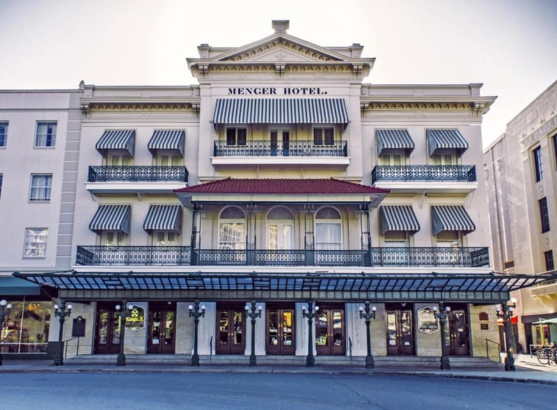 Menger Hotel — building
