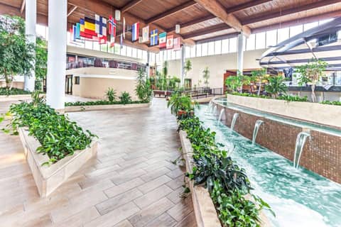 Wyndham Garden Detroit Metro Airport — photo 2