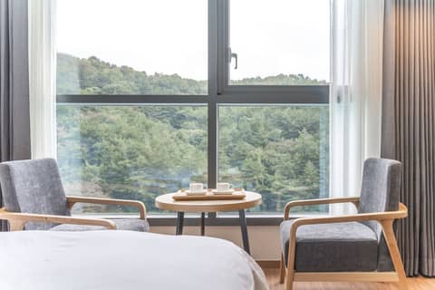 Grand Moment — hotel room