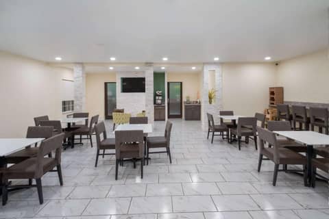 Quality Inn & Suites Salt Lake City Airport West — photo 9