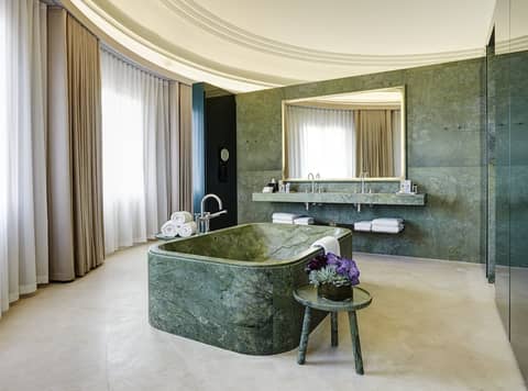Hotel Cafe Royal, London — jacuzzi