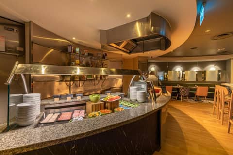 Holiday Inn London - Regent's Park by IHG — hotel reception
