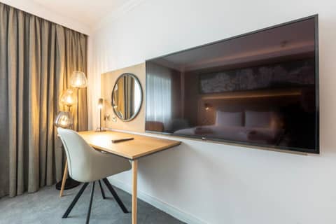 Holiday Inn London - Regent's Park by IHG — hotel reception