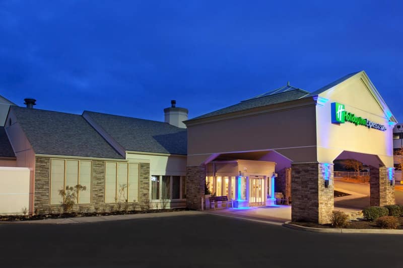 Holiday Inn Express Hotel & Suites Pittsburgh Airport by IHG — building
