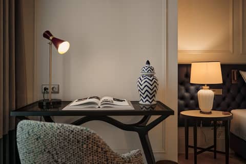 GA Palace Hotel — hotel room