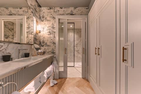 GA Palace Hotel — bathroom