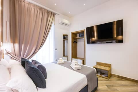 Hotel Bella Napoli — hotel room