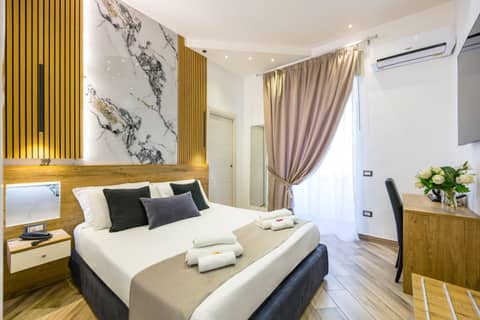 Hotel Bella Napoli — hotel room