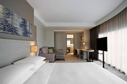 Hyatt Place Bangkok Sukhumvit 24 — hotel room