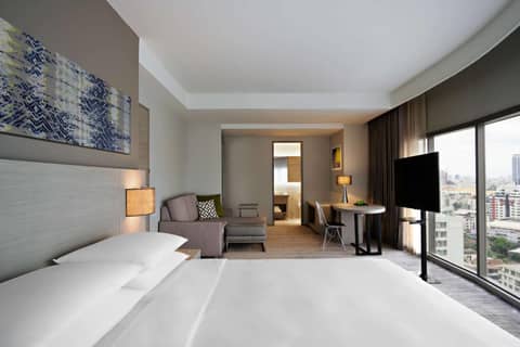 Hyatt Place Bangkok Sukhumvit 24 — hotel room