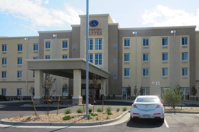 Comfort Suites Denver International Airport — building
