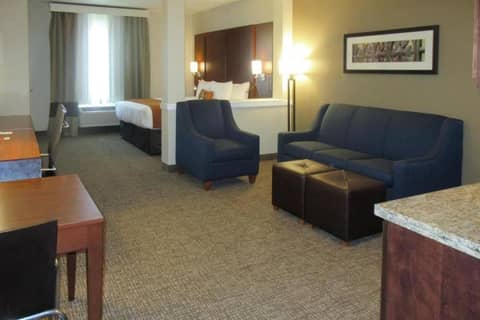Comfort Suites Denver International Airport — hotel room