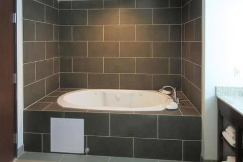 Comfort Suites Denver International Airport — bathroom