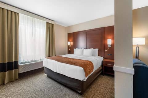 Comfort Suites Denver International Airport — hotel room