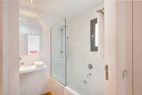 Canavall Turismo de Interior — bathroom