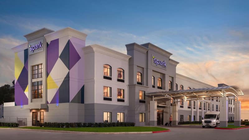 Spark By Hilton Houston Bush Intercontinental Airport — building