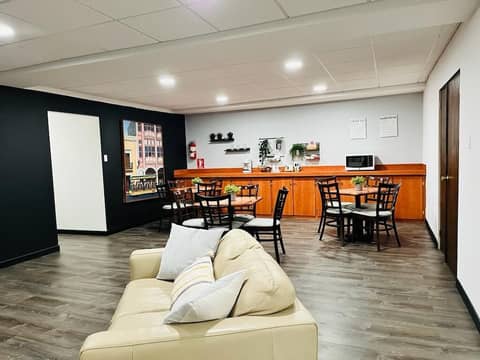 S.J. Suites Hotel — dining