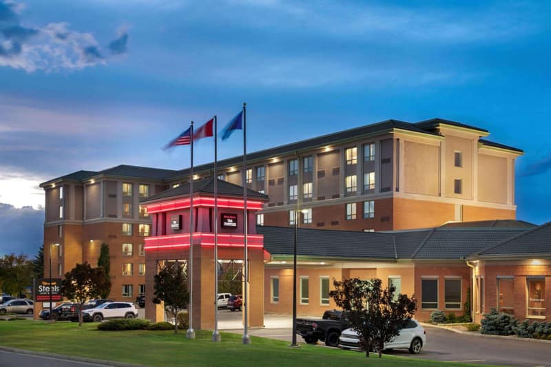 Grand Hotel & Conference Centre Calgary Airport, an Ascend Collection Hotel — building