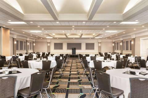 Grand Hotel & Conference Centre Calgary Airport, an Ascend Collection Hotel — photo 5