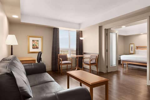Grand Hotel & Conference Centre Calgary Airport, an Ascend Collection Hotel — photo 9