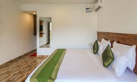 Treebo Lands End Beach Resort - 100m From Morjim Beach — hotel room