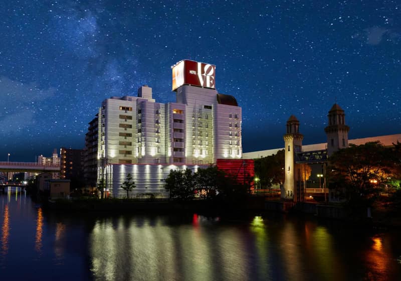 HOTEL LOVE — building