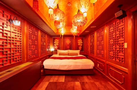 HOTEL LOVE — hotel room