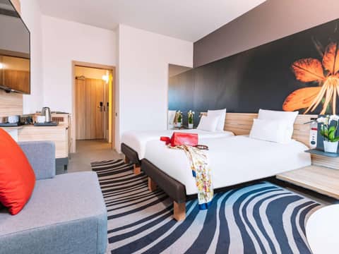 Novotel Milano Linate Aeroporto — hotel room