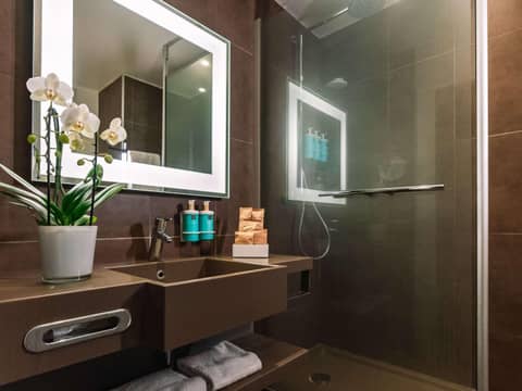 Novotel Milano Linate Aeroporto — bathroom