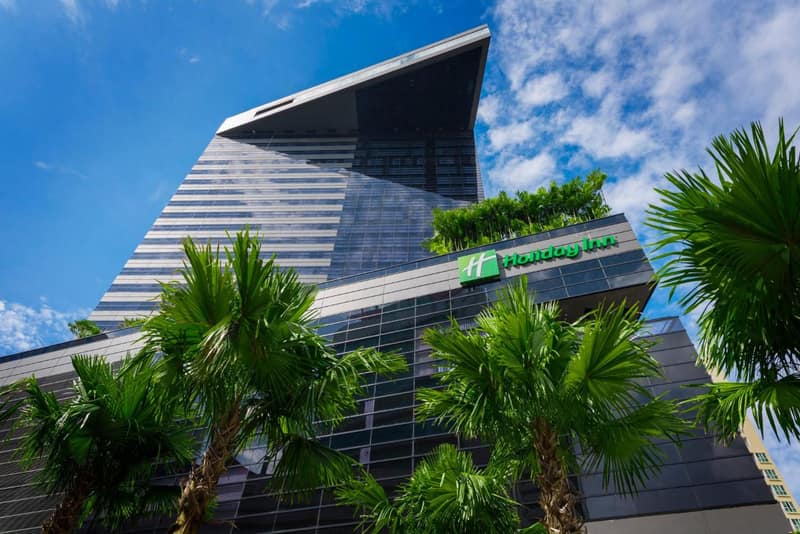 Holiday Inn Bangkok Sukhumvit by IHG — building