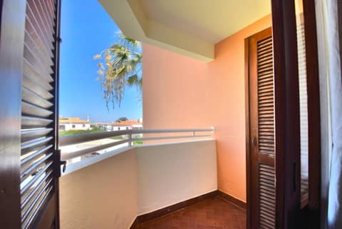 Bellavista Avenida By BeGuest — balance & terrace