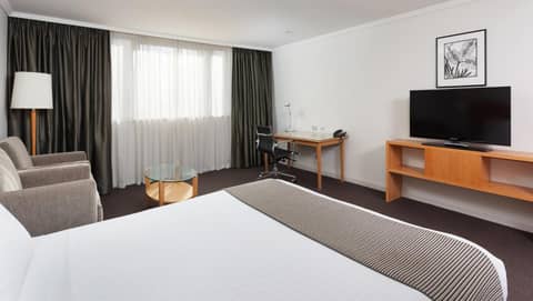Crowne Plaza Perth by IHG — hotel room