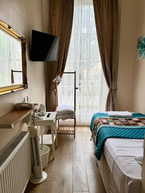 ABC Hyde Park Hotel — hotel room