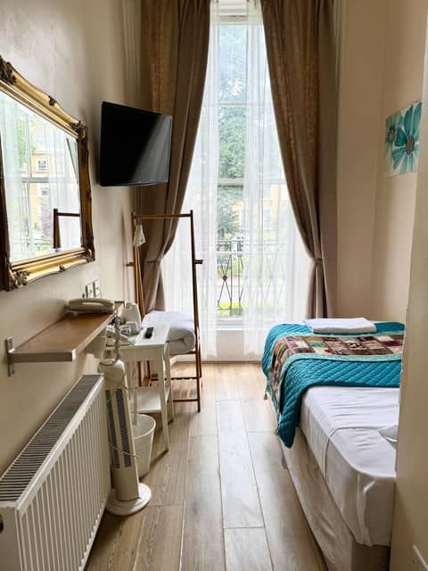 ABC Hyde Park Hotel — hotel room