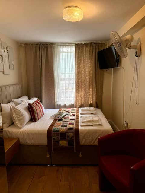 ABC Hyde Park Hotel — hotel room
