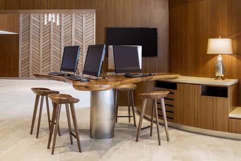 Hilton Garden Inn Waikiki Beach — photo 8