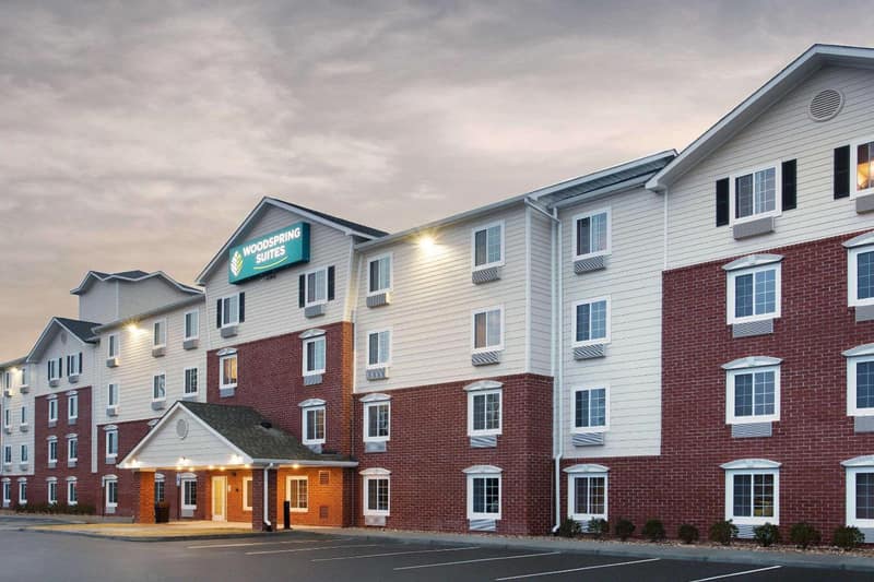 WoodSpring Suites Virginia Beach — building