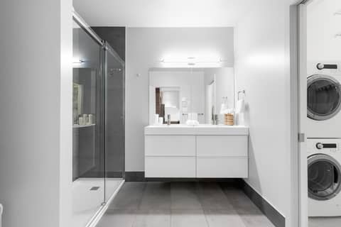 LiV MTL Soho Spacious Rooftop Suites for Groups Near Downtown Montreal — photo 3