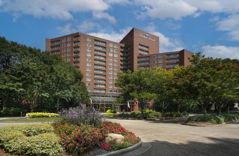 Crowne Plaza Atlanta Perimeter at Ravinia by IHG — building