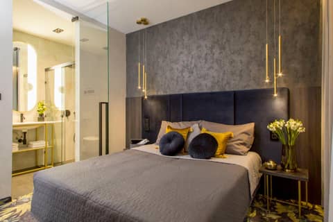 Hotel Atrium — hotel room