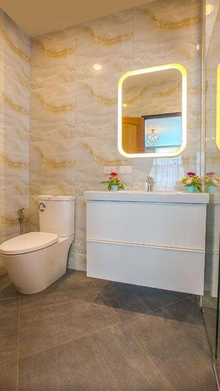 V One Pride-Sukhumvit 22, Bangkok — bathroom