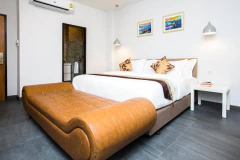 V One Pride-Sukhumvit 22, Bangkok — hotel room