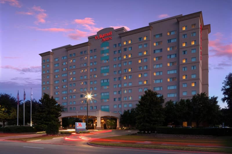 Dallas Marriott Suites Medical/Market Center — building