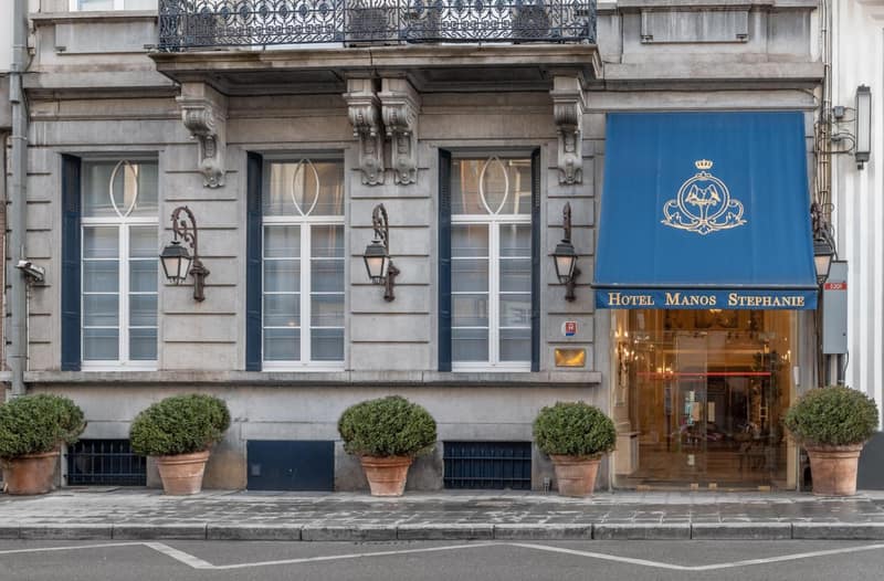 Hotel Manos Stephanie — building