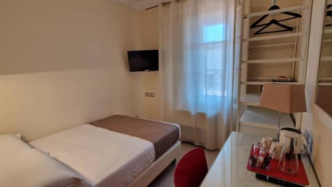 Residenza Fiorentina — hotel room