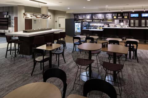 Courtyard by Marriott Miami at Dolphin Mall — dining